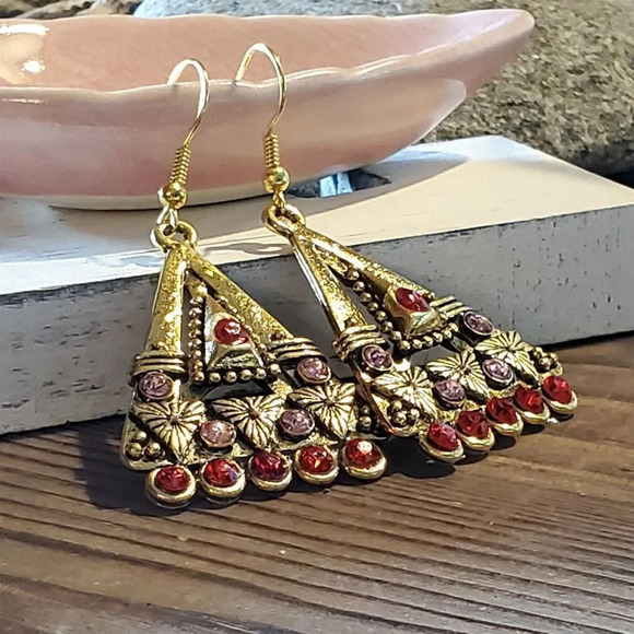 Egyptian Style Red Pink Austrian Crystal Art Deco Carved Gold Triangle Earrings - Picture 6 of 7